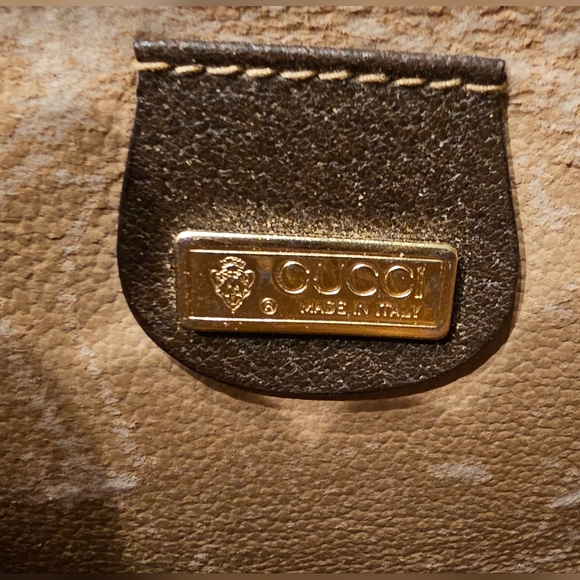 Authentic Gucci GG Supreme Shoulder Bag Small - Picture 7 of 14